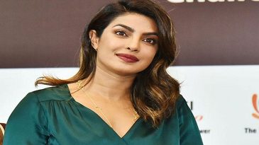ভক্তকে চড় মারার কারণ জানালেন প্রিয়াঙ্কা