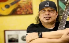 রুপালি গিটার ফেলে যাওয়া আইয়ুব বাচ্চুর জন্মদিন