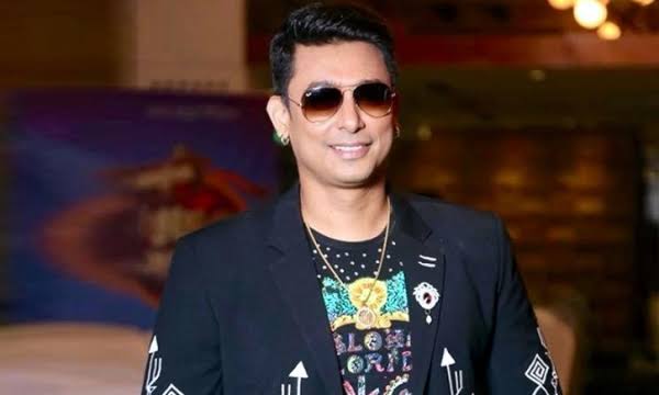 দেশে ফিরে জায়েদ খান জানালেন ‘চমক আছে