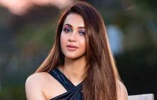 কালো পোশাকে মুগ্ধতা ছড়ালেন ৩১ বসন্তের কৌশানী