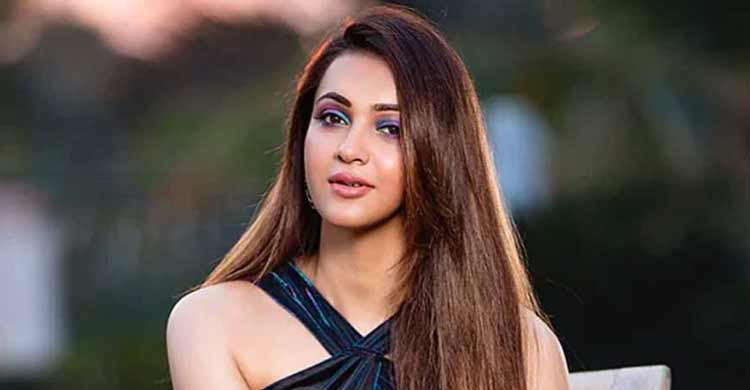 কালো পোশাকে মুগ্ধতা ছড়ালেন ৩১ বসন্তের কৌশানী
