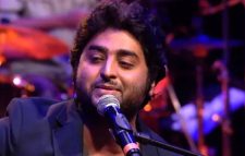 নিজের গ্রামে গানের শুটিং করেছেন অরিজিৎ