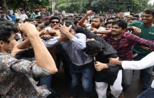 ঢাকায় নুরুল হককে বেধড়ক মারধর