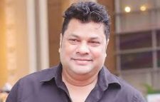 ভাবছি ঢাকায় নামার আগে কিছু লোক ভাড়া করব’, কাকে খোঁচা দিলেন রবি চৌধুরী