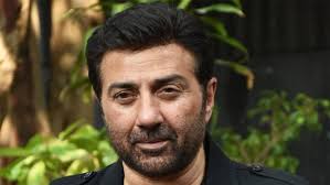 ৫৫ কোটিরও বেশি দেনা, বাংলো বিক্রির নোটিশ পেলেন সানি দেওল