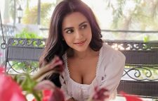 এখনও বিশ্রামে আছেন নুসরাত ফারিয়া