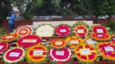 জাতীয় কবির সমাধিতে সর্বস্তরের মানুষের শ্রদ্ধাঞ্জলি
