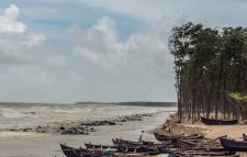 তাপমাত্রা বাড়তে পারে, সতর্ক সংকেত বহাল