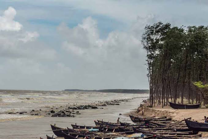 তাপমাত্রা বাড়তে পারে, সতর্ক সংকেত বহাল