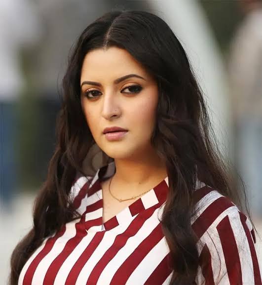 রহস্যময় ‘পাফ ড্যাডি’র ফাঁদে পরী!