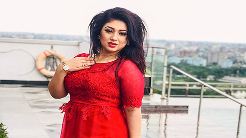 কেন সিঙ্গাপুর যাচ্ছেন অপু বিশ্বাস