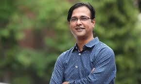 টাকা না থাকলে সন্তানের কাছ থেকে পালিয়ে বেড়ায় বাবারা’