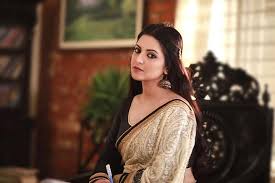 জানা গেল পরীর মধ্যরাতের স্ট্যাটাসের রহস্য