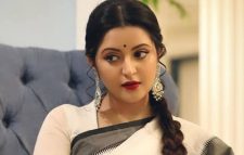 গান গেয়ে নেটিজেনদের মুগ্ধ করলেন পরীমণি 