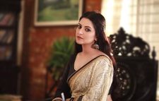 পরীর স্ট্যাটাস ঘিরে রহস্য!