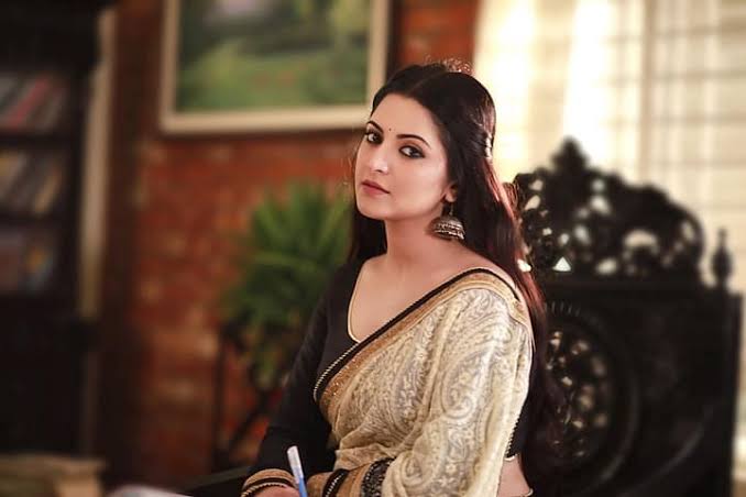 পরীর স্ট্যাটাস ঘিরে রহস্য!