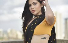 পোশাক নিয়ে কটাক্ষ, রেগে বৃদ্ধের সঙ্গে যা করলেন উরফি
