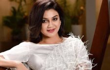 যেখানে কলকাতা থেকে ঢাকাকে এগিয়ে রাখলেন জয়া আহসান