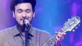মায়ের দোয়া নিয়ে ফিরলেন গায়ক নোবেল