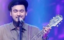 মায়ের দোয়া নিয়ে ফিরলেন গায়ক নোবেল