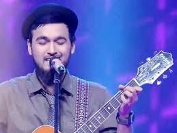 মায়ের দোয়া নিয়ে ফিরলেন গায়ক নোবেল
