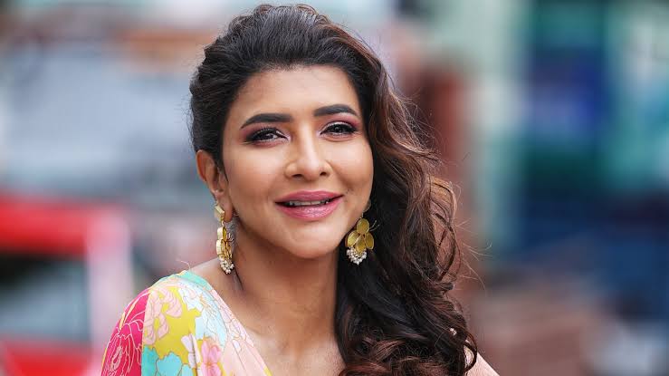 সামান্য ভুলে যুবককে প্রকাশ্যে থাপ্পড় দিলেন অভিনেত্রী!