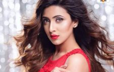 ভক্তের উপহারে চমকে গেলেন মিম