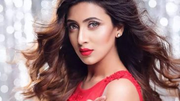 ভক্তের উপহারে চমকে গেলেন মিম
