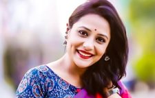 স্বামীকে খুঁজতে সবার সাহায্য চাইলেন অপি করিম