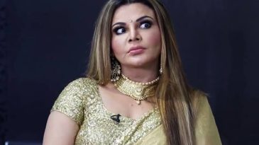 বুলডোজার নিয়ে শ্বশুরবাড়ি এলাকায় রাখি!