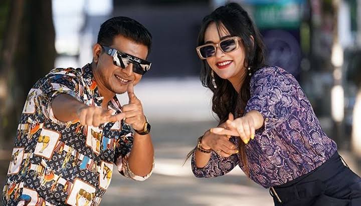 ‘সবাইকে জানিয়েই বিয়ে করব’
