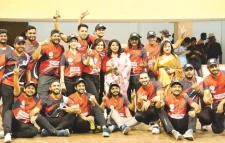 আবার মাঠে গড়াচ্ছে তারকাদের ক্রিকেট