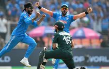 ভারতীয় বোলিংয়ে হঠাৎ পাকিস্তানের ব্যাটিং ধস