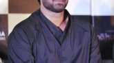 প্রভাসকে চড় মেরে পালালেন নারী