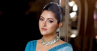 হাসপাতালে বসেই নতুন সিনেমার মিটিং সারলেন পরীমণি