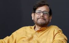 সাতাত্তরে আসাদুজ্জামান নূর