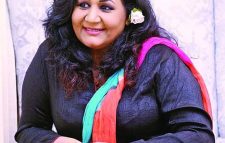 বিপদে পড়েছেন কণ্ঠশিল্পী ফাহমিদা নবী