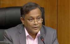 গান গাইতে গিয়ে কুয়ায় পড়ে গিয়েছিলেন তথ্যমন্ত্রী