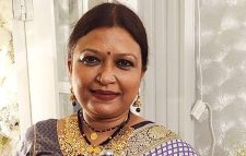 গভীর রাতে আমেরিকা উড়াল দিলেন চয়নিকা চৌধুরী!