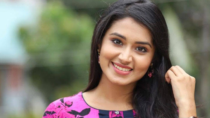শুটিংয়ের সময় ফারিণের আইফোন চুরি