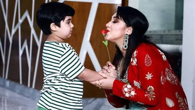 যে কারণে ছেলে ও নিজের জন্মদিনে কেক কাটবেন না অপু