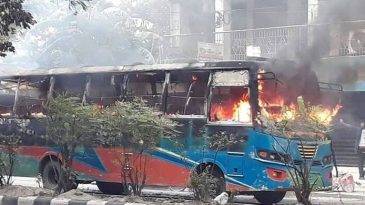 যাত্রীবেশে দুজন উঠে বাসে আগুন