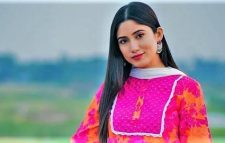 ফেসবুকে অভিনব কায়দায় কাকে ভালোবাসার কথা জানালেন সাফা কবির?