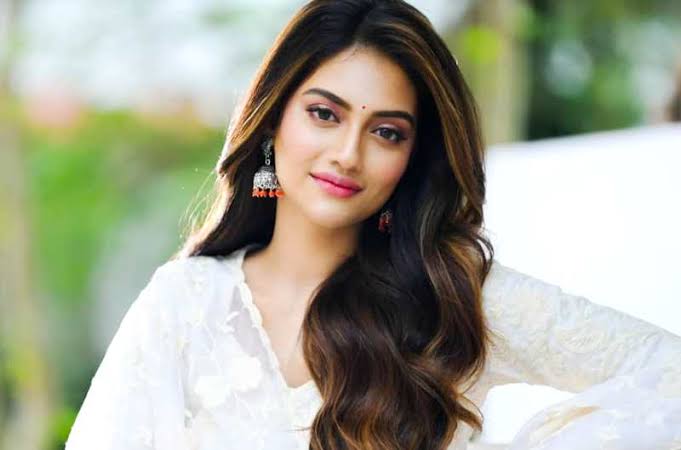তবে কি শ্বশুর-শাশুড়ির সঙ্গে বনিবনা নেই নুসরাতের?