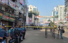 বিএনপির কার্যালয়ের সামনে পুলিশের বেষ্টনী