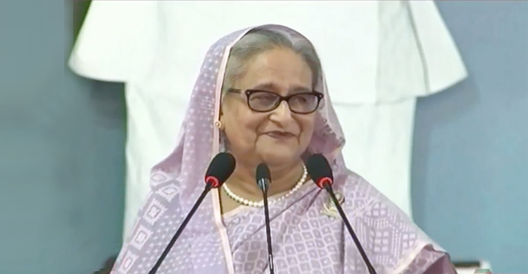 প্রধানমন্ত্রী সাংবাদিকদের আবাসন-কল্যাণ তহবিলে ১০ কোটি টাকা দেওয়া হবে