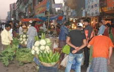 ‘বেতন বাড়ে দুই টাকা, দাম বাইড়া যায় ২০ টাকা’