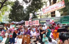প্রধান বিচারপতির কাছে বিএনপি নেতা-কর্মীদের স্বজনদের স্মারকলিপি কর্মসূচিতে পুলিশের বাধা