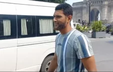 মাহমুদউল্লাহর গাড়ি ঘিরে ধরেছে কত ক্যামেরা