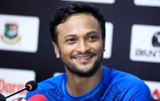 ঢাকা–১০ ও মাগুরার দুই আসনের জন্য নৌকার মনোনয়ন ফরম কিনলেন সাকিব